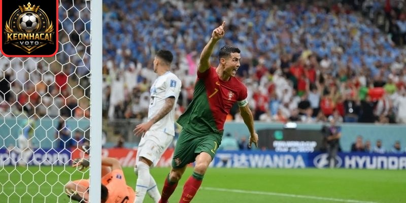 Ronaldo chạm mốc 958 bàn thắng, đáp trả đanh thép dù Al Nassr hụt hơi cuộc đua vô địch 1 Cột mốc 958 bàn: Thành tựu lịch sử giữa hoài nghi